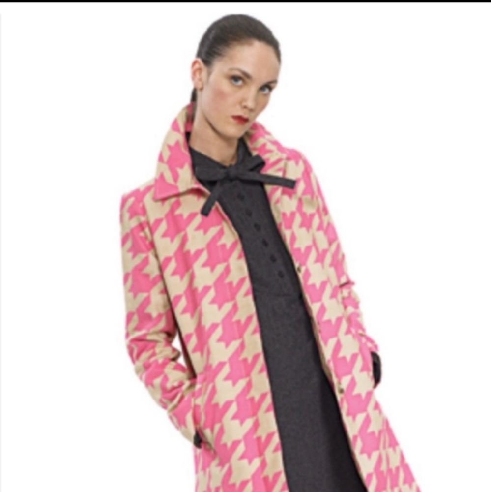 Isaac Mizrahi Pink Houndstooth trench coat. NWOT